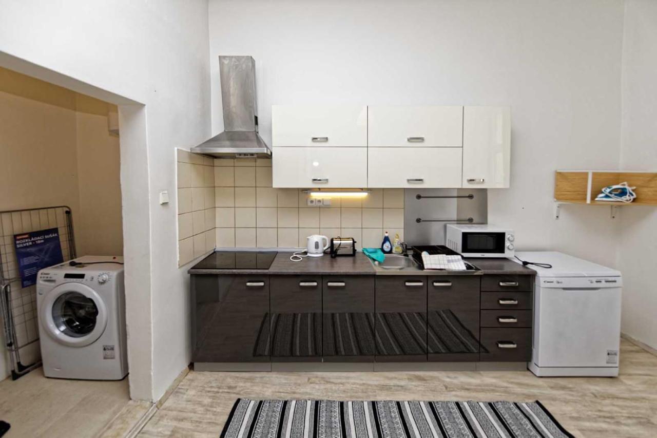 Peter'S Tower Apartments Prague Extérieur photo