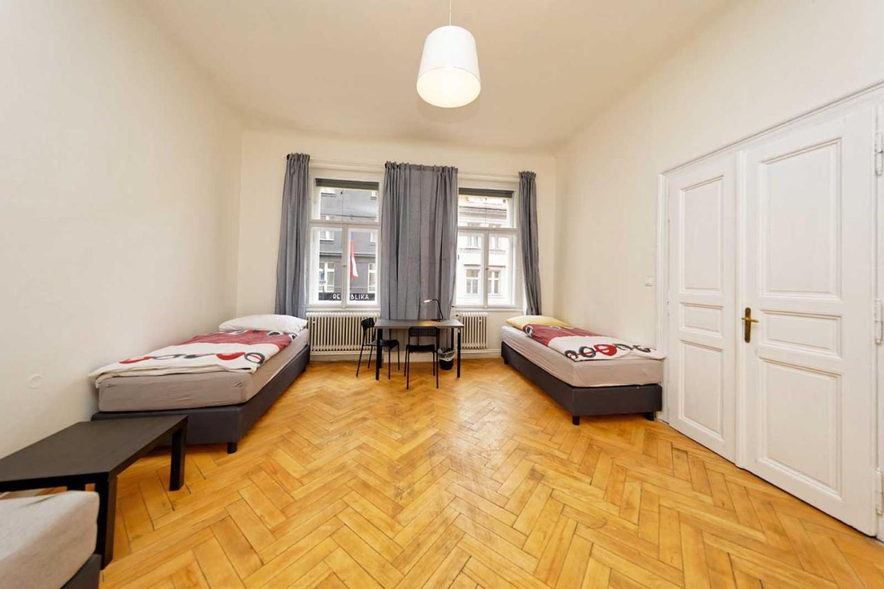 Peter'S Tower Apartments Prague Extérieur photo