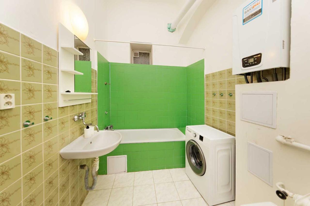 Peter'S Tower Apartments Prague Extérieur photo