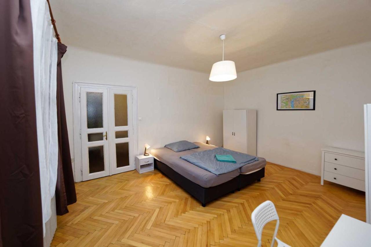 Peter'S Tower Apartments Prague Extérieur photo