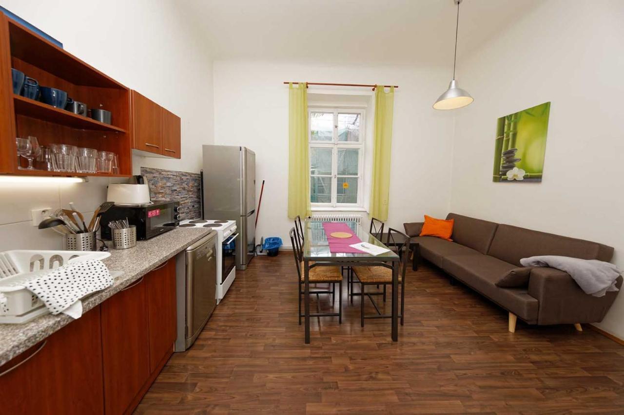 Peter'S Tower Apartments Prague Extérieur photo