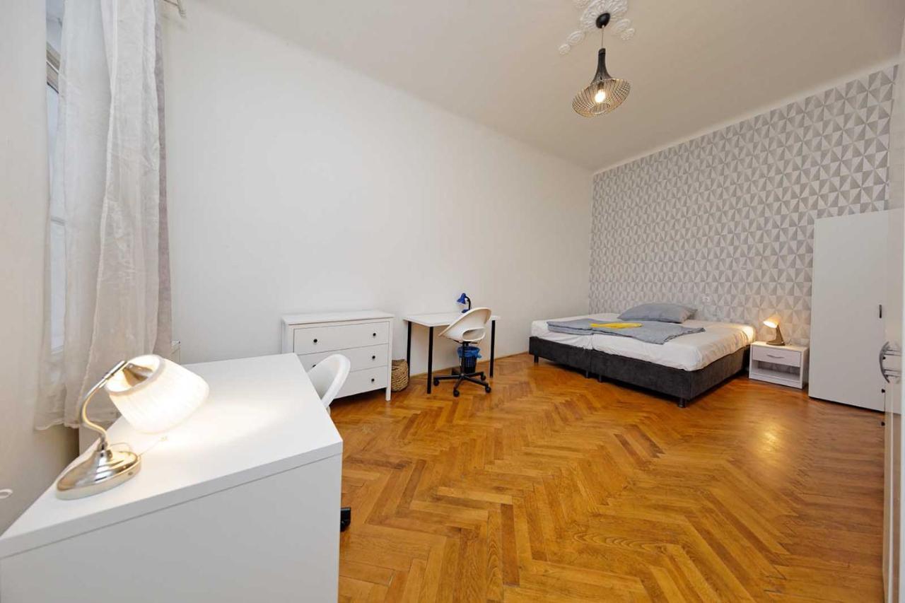 Peter'S Tower Apartments Prague Extérieur photo