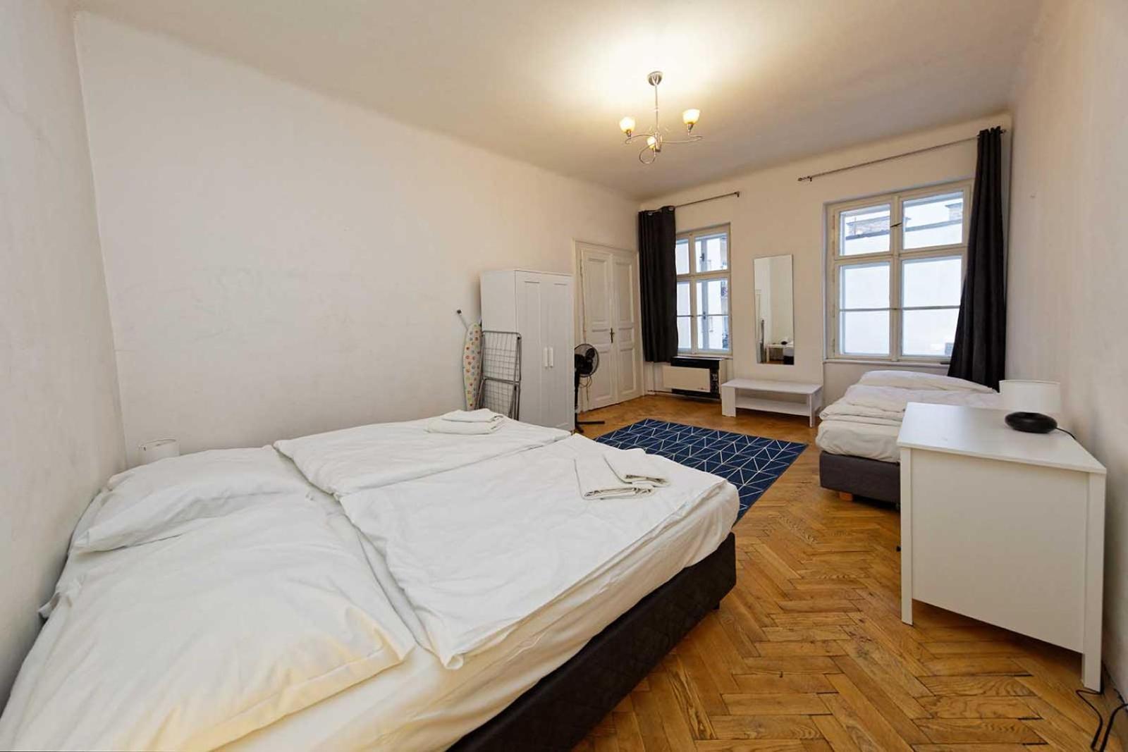 Peter'S Tower Apartments Prague Extérieur photo